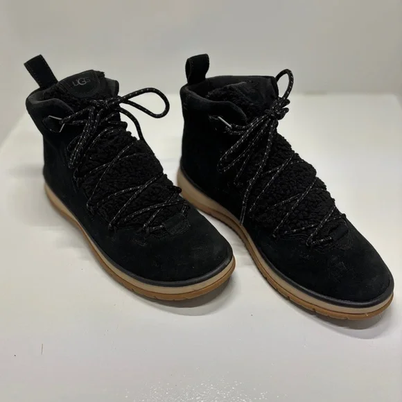 UGG Neumel Boots Black Suede Chukka Gum Middle Sole Size 9 EU 40 - Picture 3 of 11